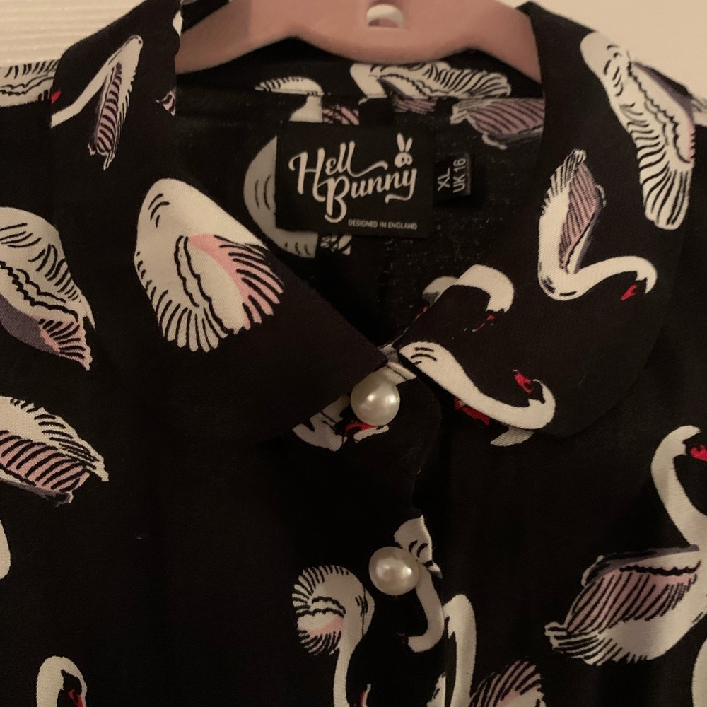 New never worn Hell Bunny blous. It’s an xl but fits like a med large